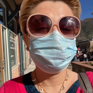 Meet your Posher, Isis